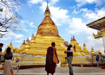 Myanmar Lighting Festival Tour